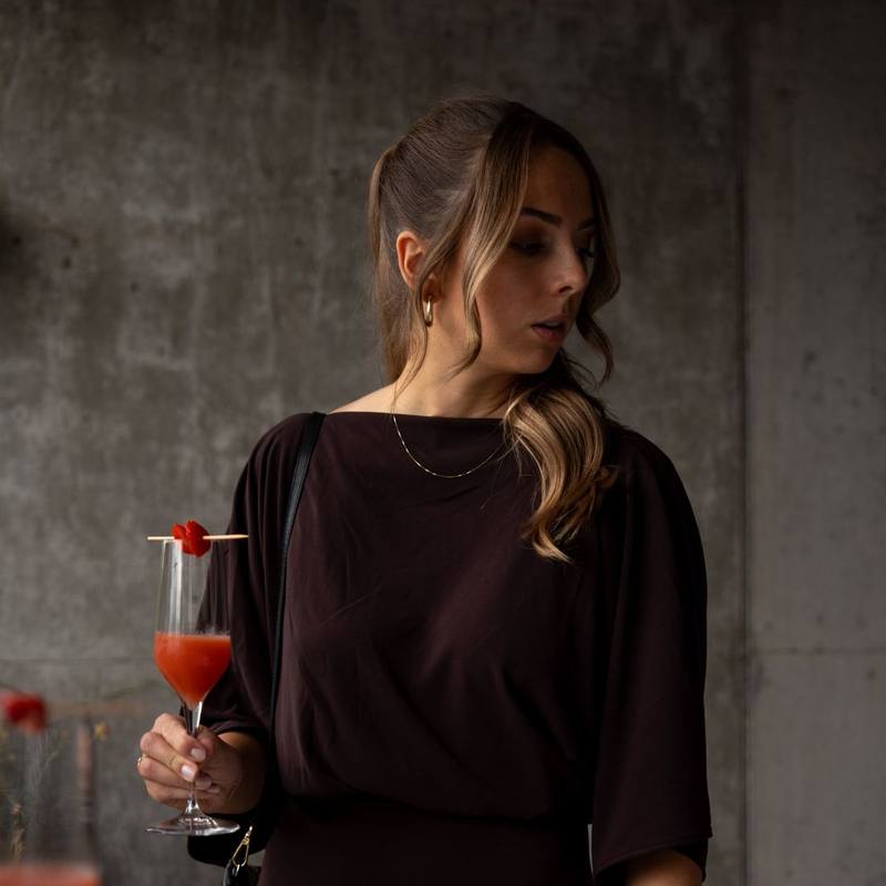 Gast mit Apéro-Drink
